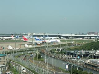 駅からの空港風景2.JPG
